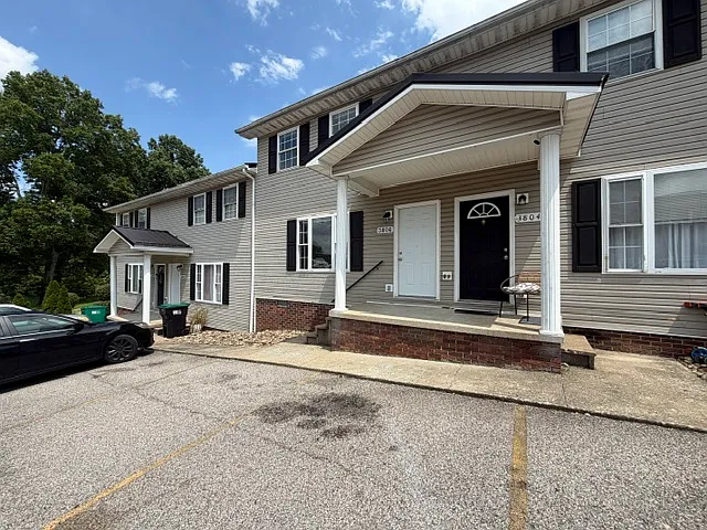 Sleepy Hollow Townhomes — Photo 36