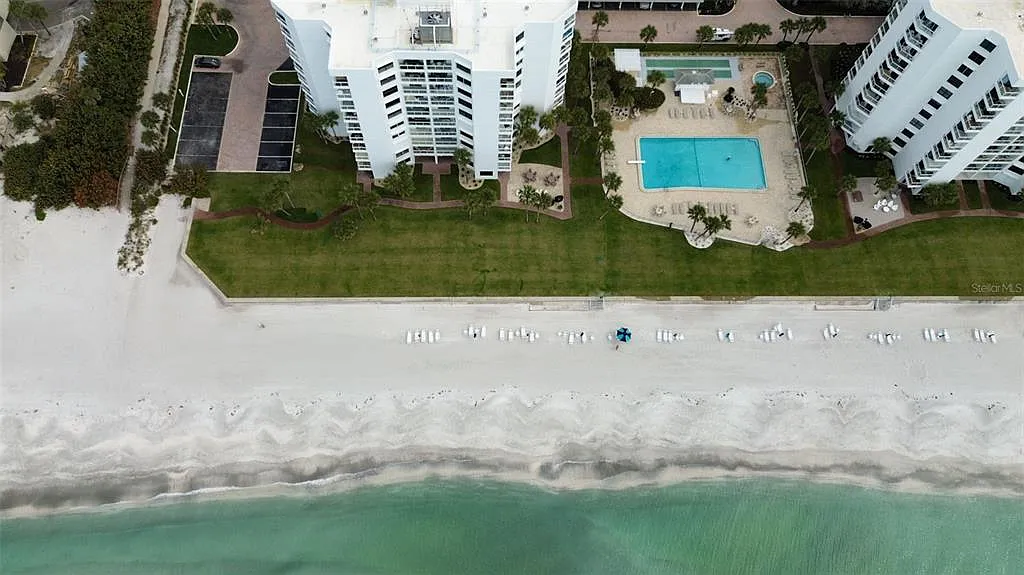 2 bed, 1.5 bath, 1080 sqft, $4,000 — Photo 2