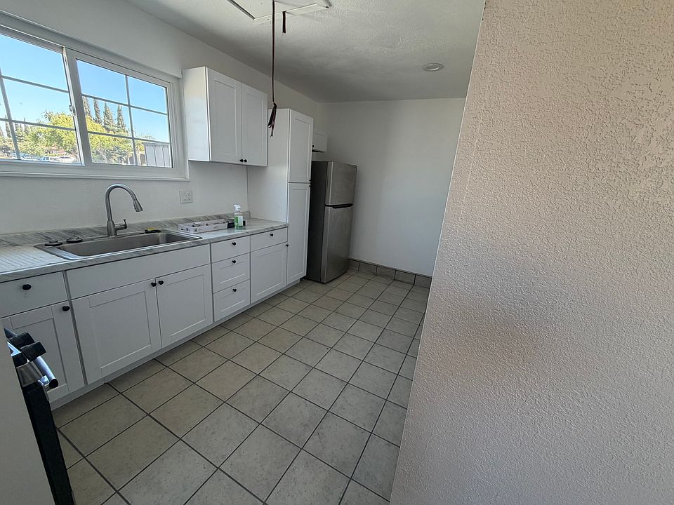 1st image of 25 Elmwood Dr