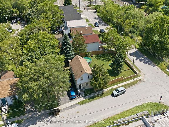 4th image of 387 Albert St