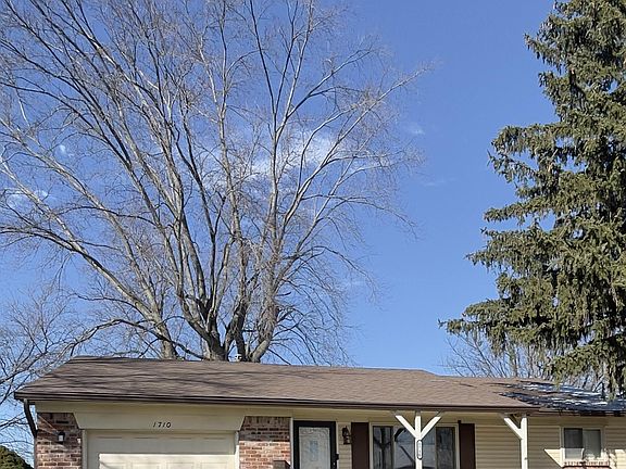 2nd image of 1710 Hawthorne Dr