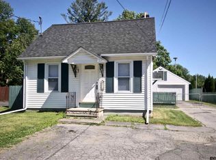 5 Willow St, Guilderland, NY 12084