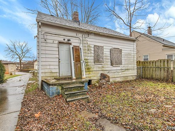 5th image of 26330 Ross St