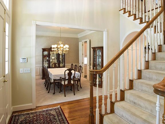 3rd image of 5801 Bassinghall Ln