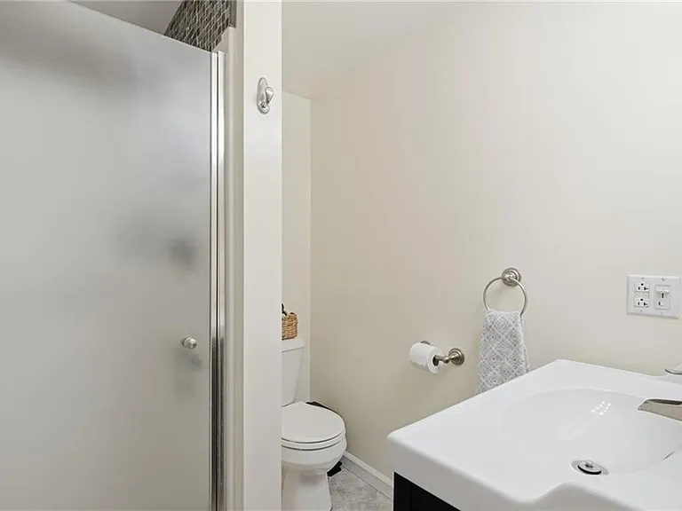 25 King Rd — Photo 26