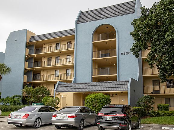 2nd image of 2828 Tennis Club Drive #403