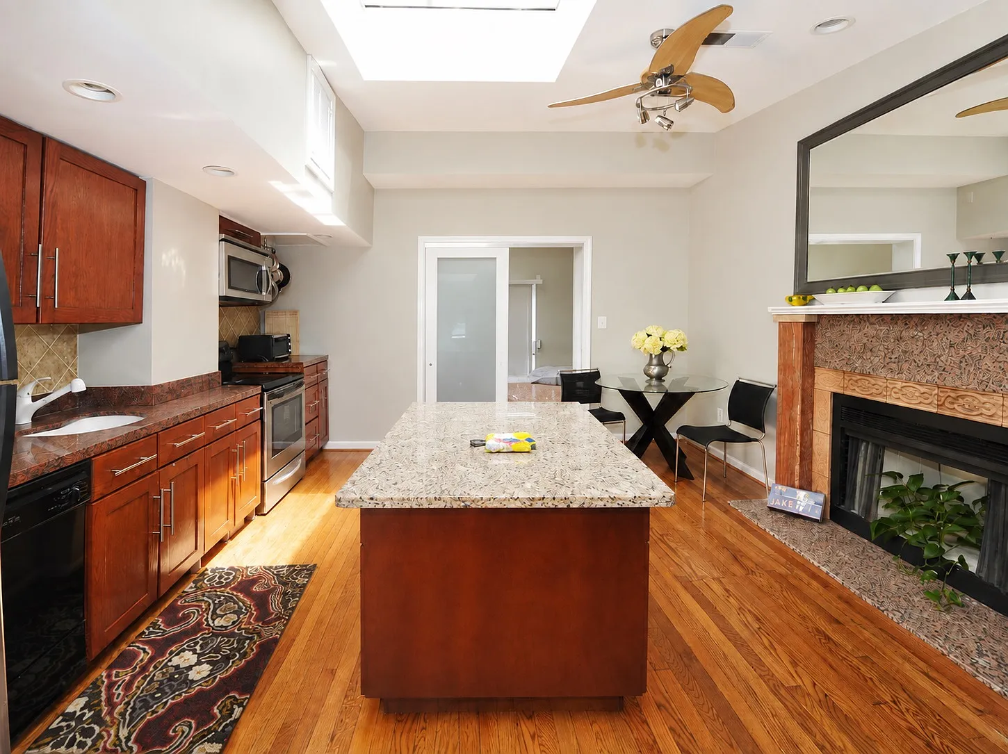 1 bed, 907 sqft, $2,675 — Photo 4