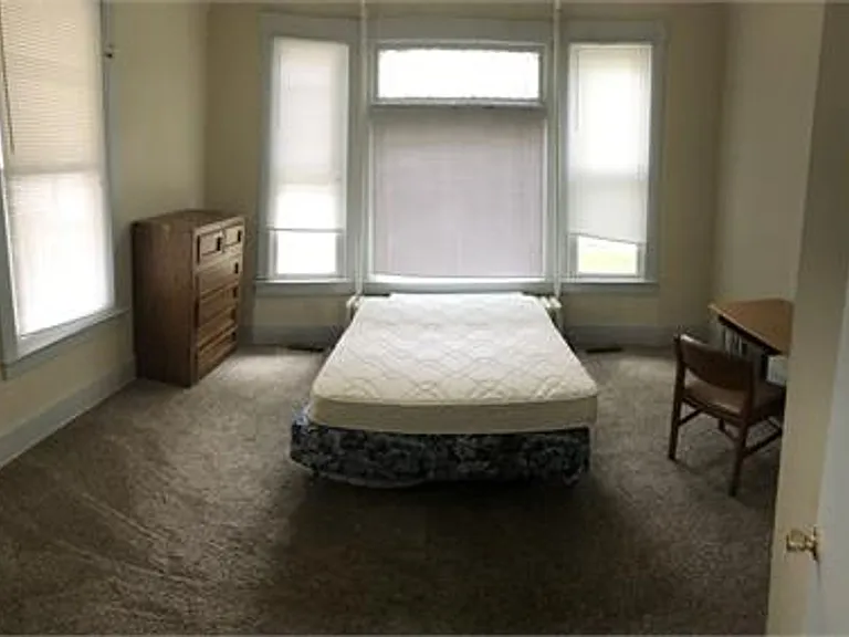 702 W Green St — Photo 15