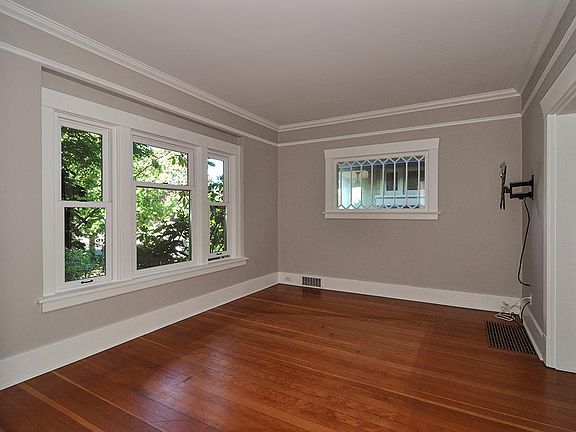 5th image of 1822 1st Ave W