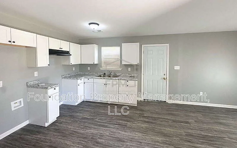 4 bed, 2.0 bath, 1402 sqft, $1,675 — Photo 3