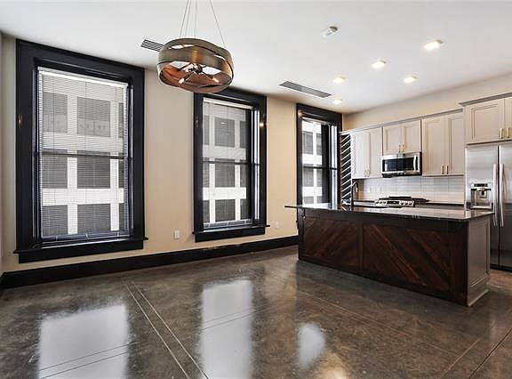 4th image of 419 Carondelet St Ste 402