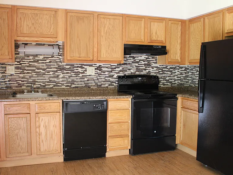 East Pointe Apartments — Photo 40