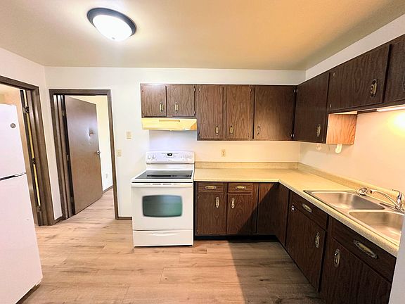 5th image of 312 S Sawyer St #2