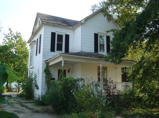 1009 E Chestnut St, Olney, IL 62450