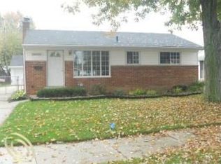 18050 S Wind Dr, Fraser, MI 48026