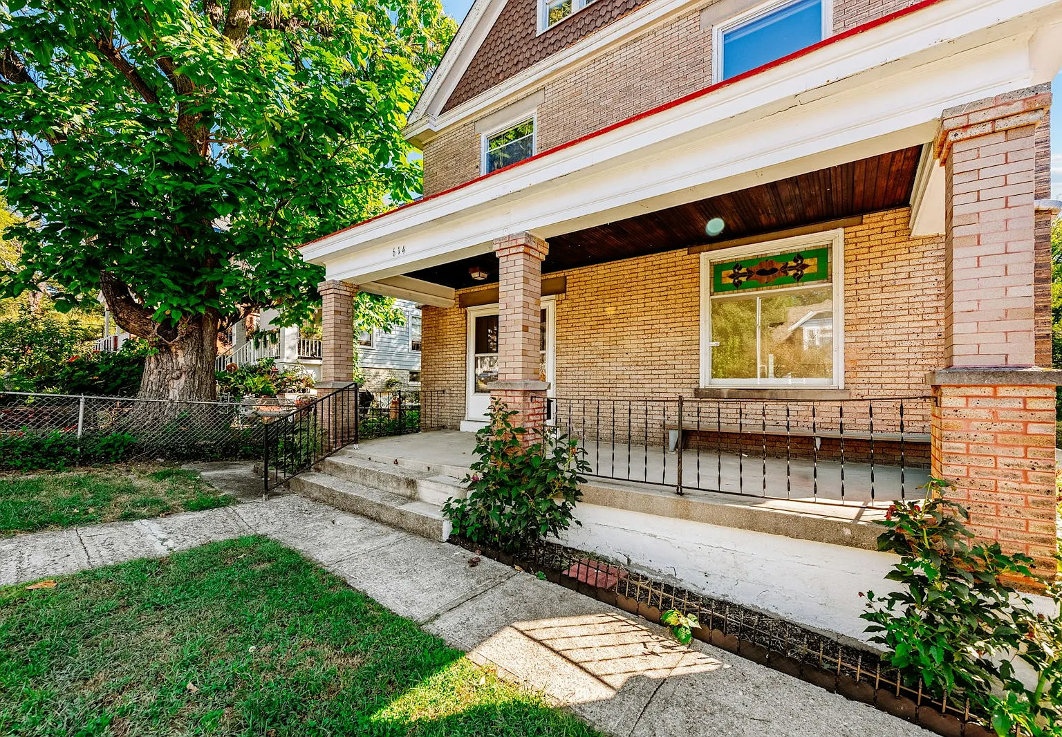 614 Hawthorne Avenue — Photo 3