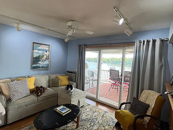 3rd image of 600 Main St W Unit 205