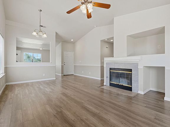 3rd image of 3177 Mission Dr