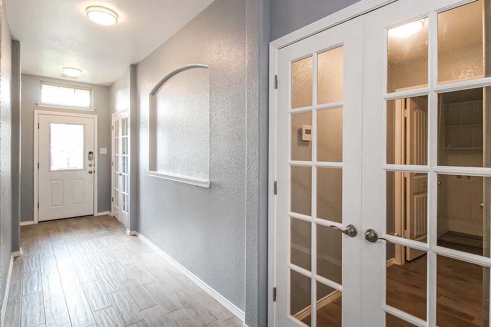 3 bed, 2.0 bath, 1545 sqft, $2,370 — Photo 3