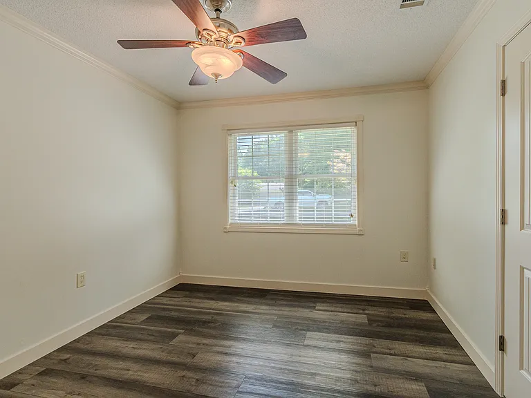 306 N Center Hill Rd — Photo 9