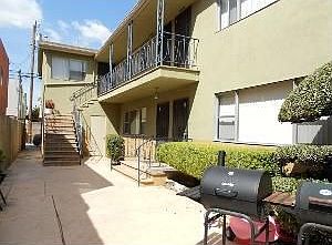 4th image of 2227 Cedar Ave