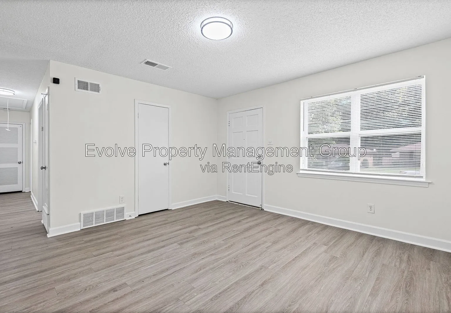 3 bed, 1.0 bath, 1083 sqft, $1,150 — Photo 4