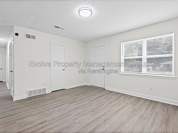 4th image of 4537 Whiteside St