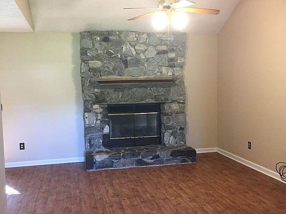 2nd image of 500 Cross Creek Dr