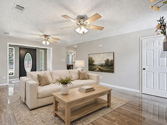 4th image of 117 W Lea Cir