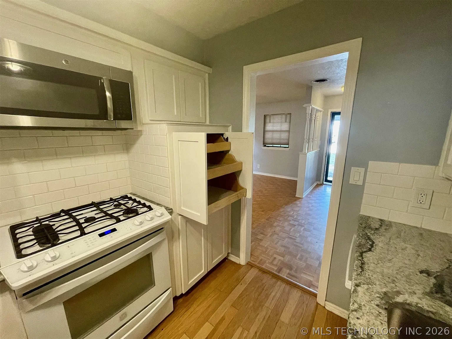3 bed, 2.0 bath, 1276 sqft, $1,875 — Photo 4