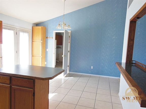 4th image of 1004 Silverbow Ave