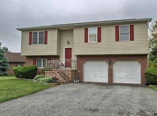 4 Campus Ct, Manchester, PA 17345