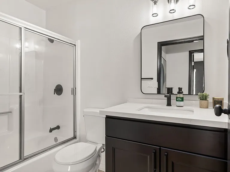 1823 Pelham Ave #7 — Photo 11