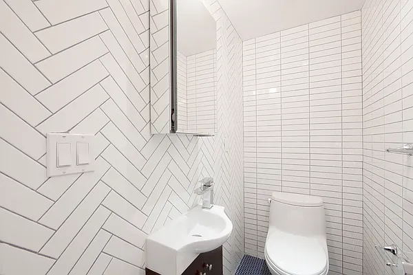 Rented by R New York | media 32