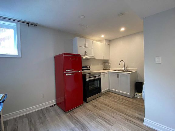 2nd image of 22 Vandervoort Dr #Basement