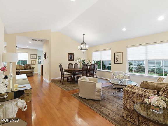 4th image of 23 Pine Hollow Lane