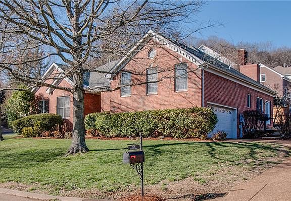 2nd image of 400 Arlington Pl