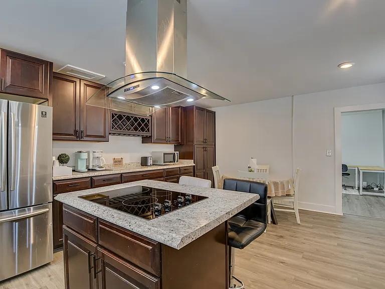 714 Hickman Rd — Photo 26