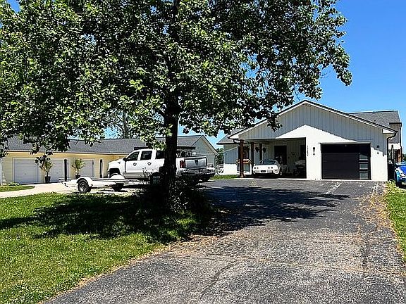 2nd image of 1060 Nantucket Dr