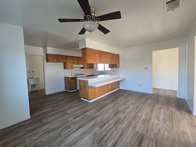 2035 N Burl Dr — Photo 2