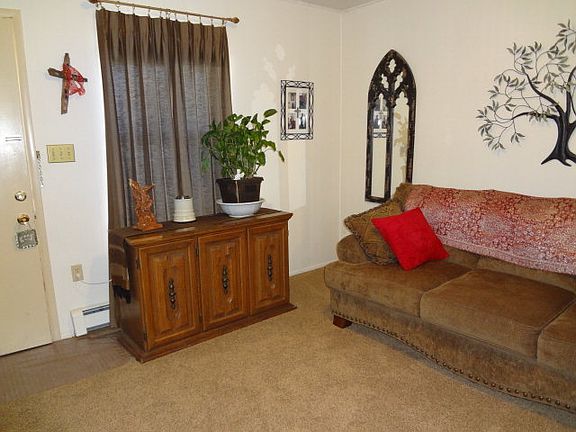3rd image of 606 Grace Ave