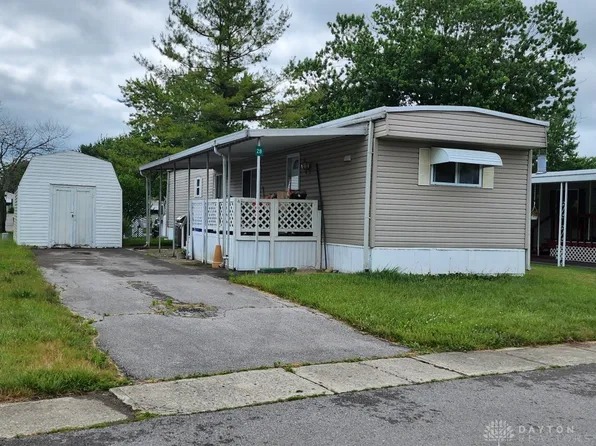 28 Shoreline Dr, Brookville, OH 45309
