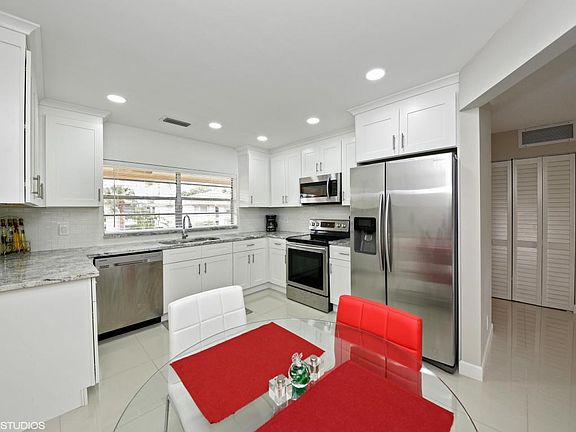 Eat In Kitchen