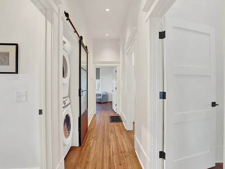 402 W 41st St #A — Photo 4