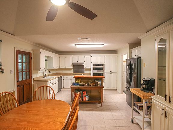 4th image of 3316 Oak Village Dr