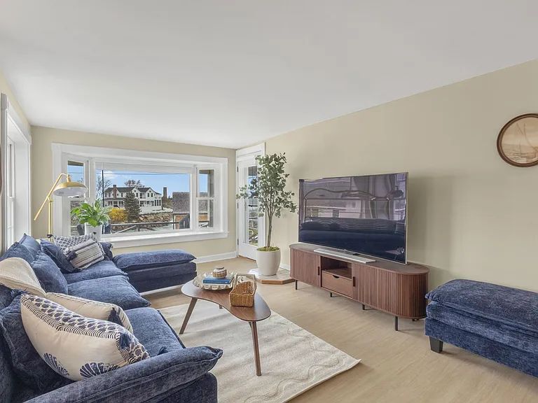 45 Woodbury Ln #8 — Photo 21