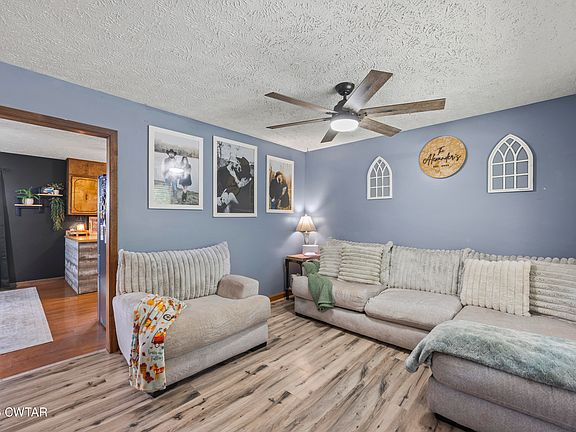 4th image of 100 Fox Ln