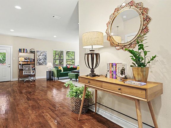 4th image of 4704 Milburn Ln #A