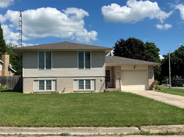 8 Regal Pl, Chatham Kent, ON N7M 5P5