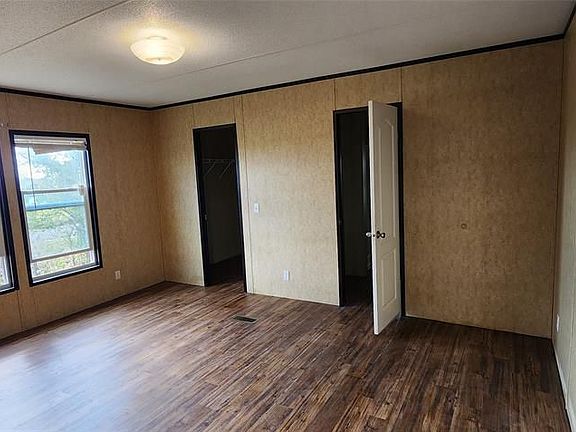 3rd image of 4833 Belton Ln